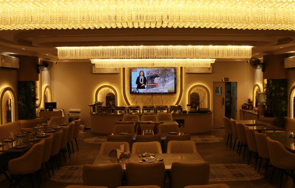 Transforming Hospitality Through Technology: How Smart Hotels Enhance Guest Experiences